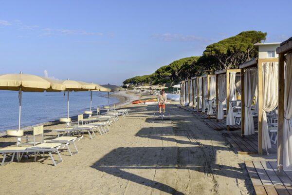 Beach Club spiaggia The-Sense resort Toscana